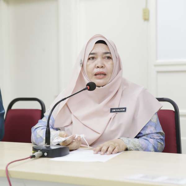 Pn-Hjh-Umi-Kalsom-binti-Mohd-Wahi-headmistress-smktku