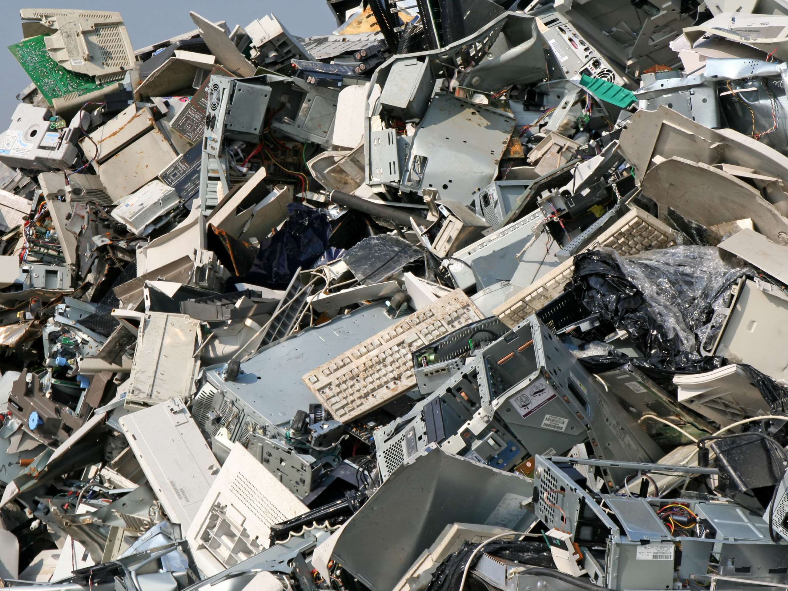 e-waste-dump-linear-economy
