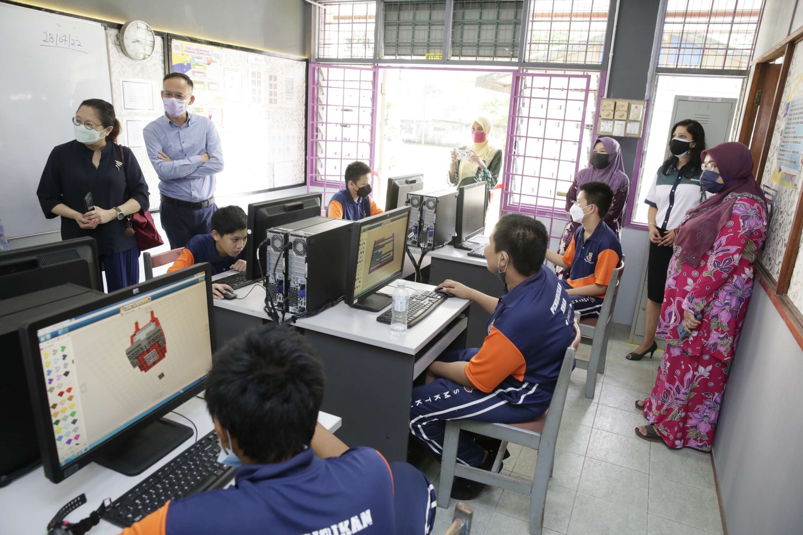 remanufactured-computers-donation-to-malaysian-school-3