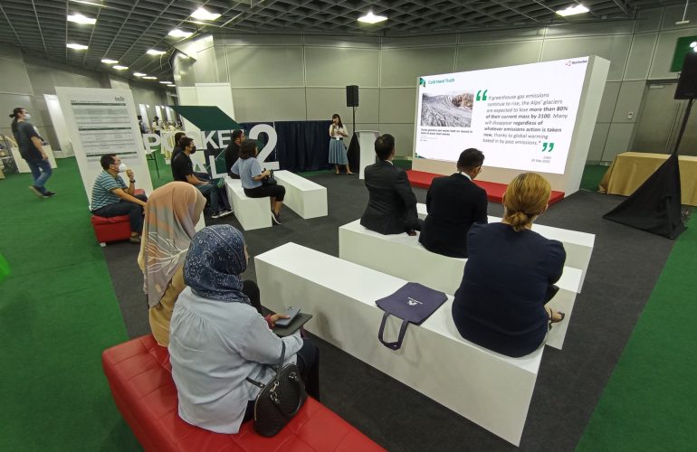 Leanne engaging the crowd at IGEM 2022 during a pocket talk session to share about Rentwise’s circular IT solution